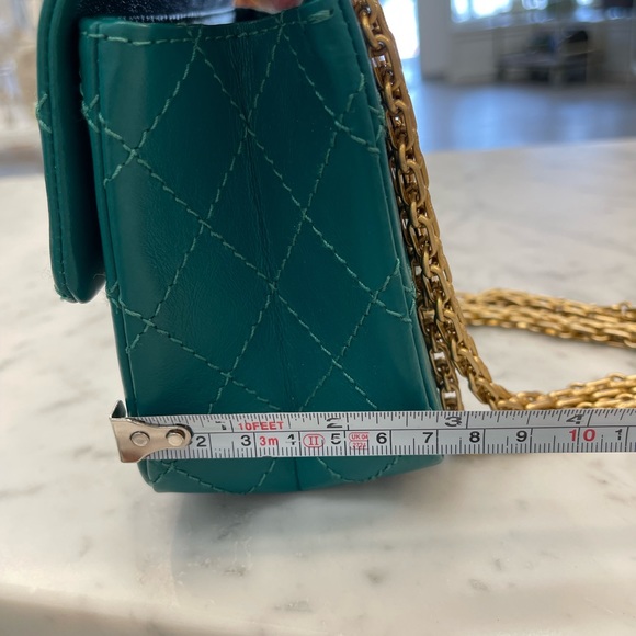 Back on the market Chanel Mini reissue - Picture 9 of 16